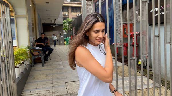 pragya-kapoor-was-snapped-at-the-gym-in-bandra-keeping-her-fitness-game-strong